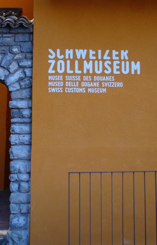 Wand Schablonierung Zollmuseum Lugano.jpg